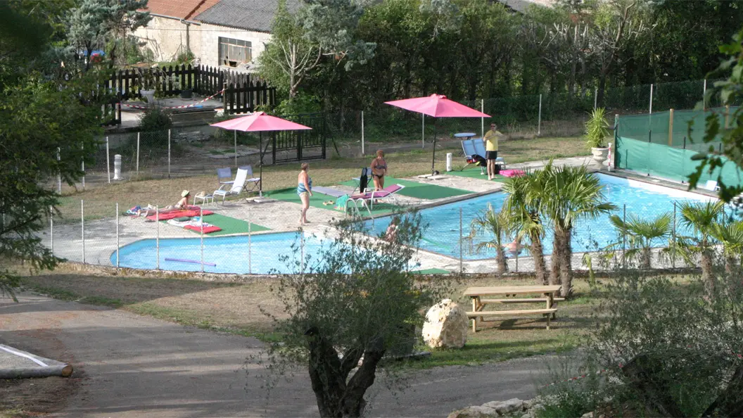 Colline aux chalets -Piscine -1