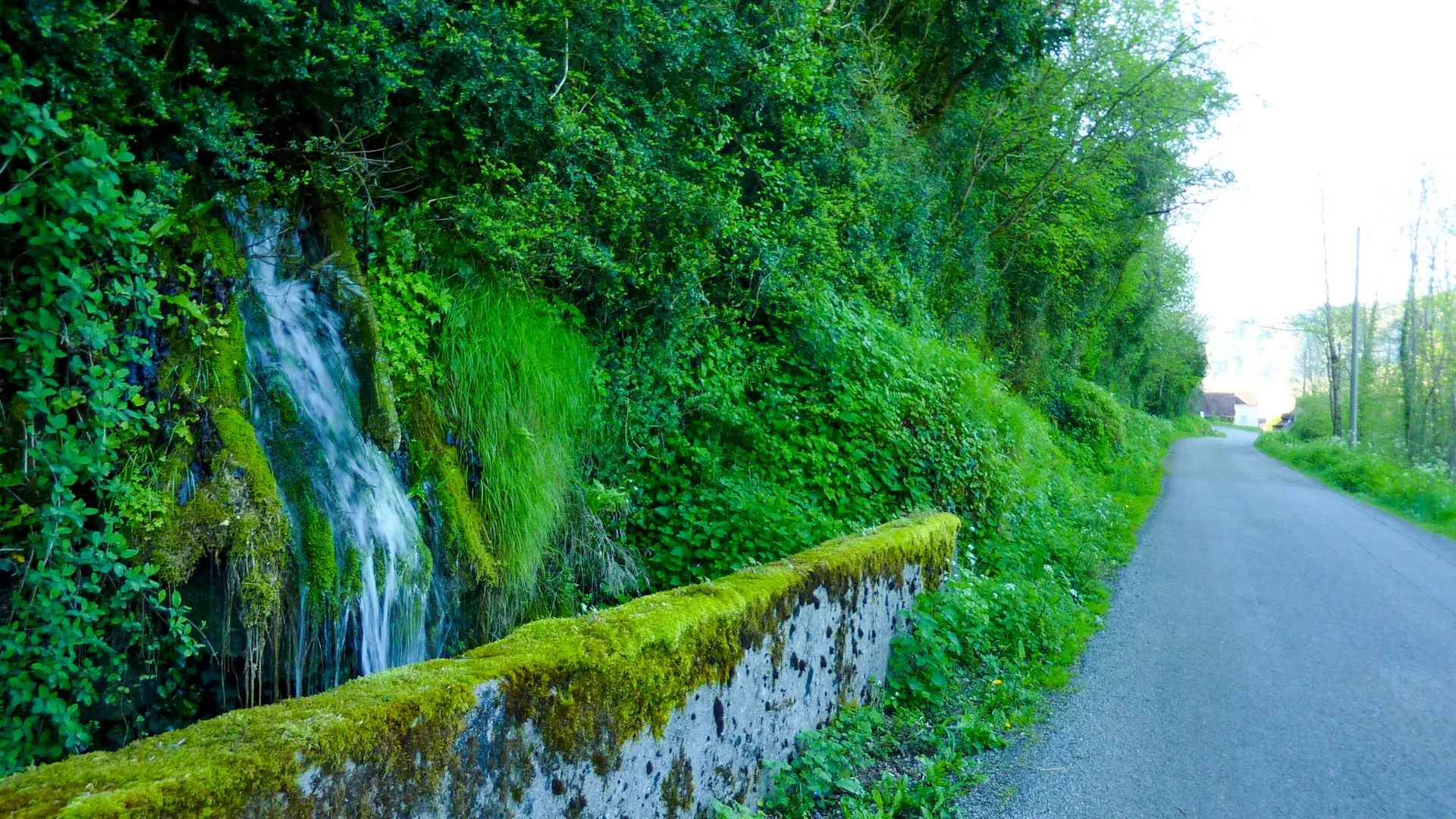 Cornus - Cascade en bord de route © Lot Tourisme - C. Sanchez