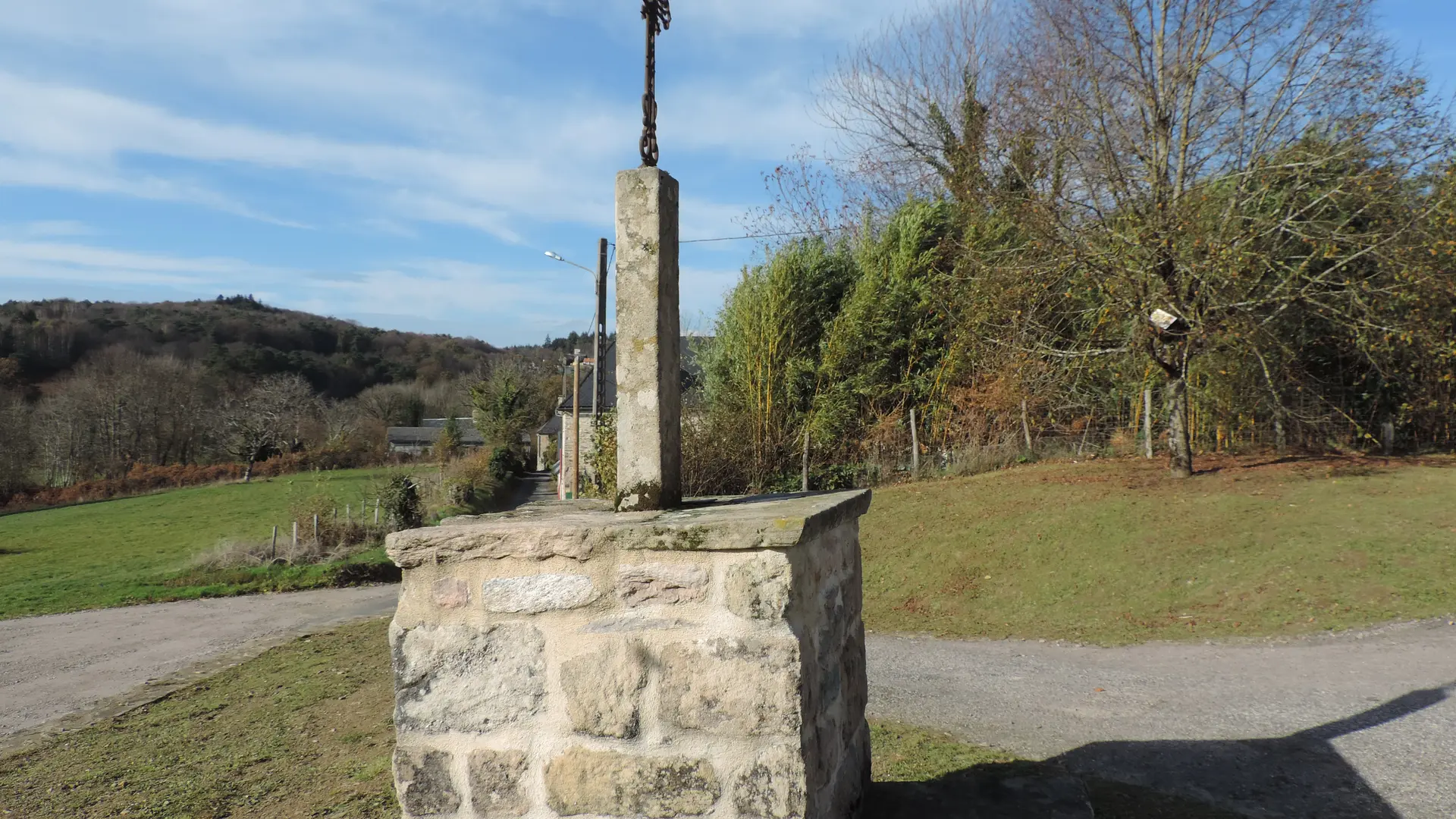 Croix devant l_église