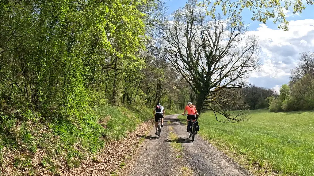 Cyclistes sur la V87 près de Montfaucon