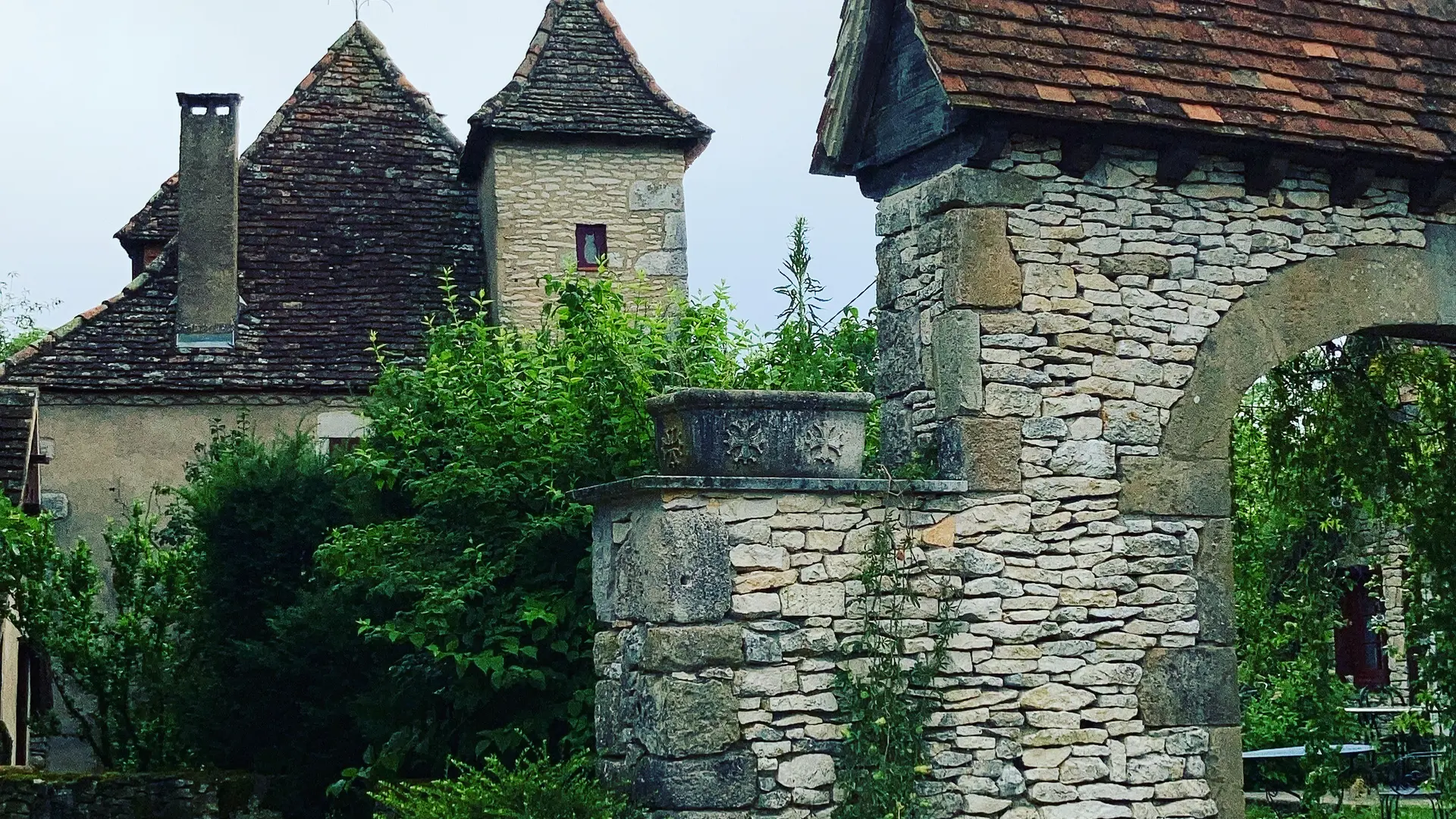 Le gîte, côté parking