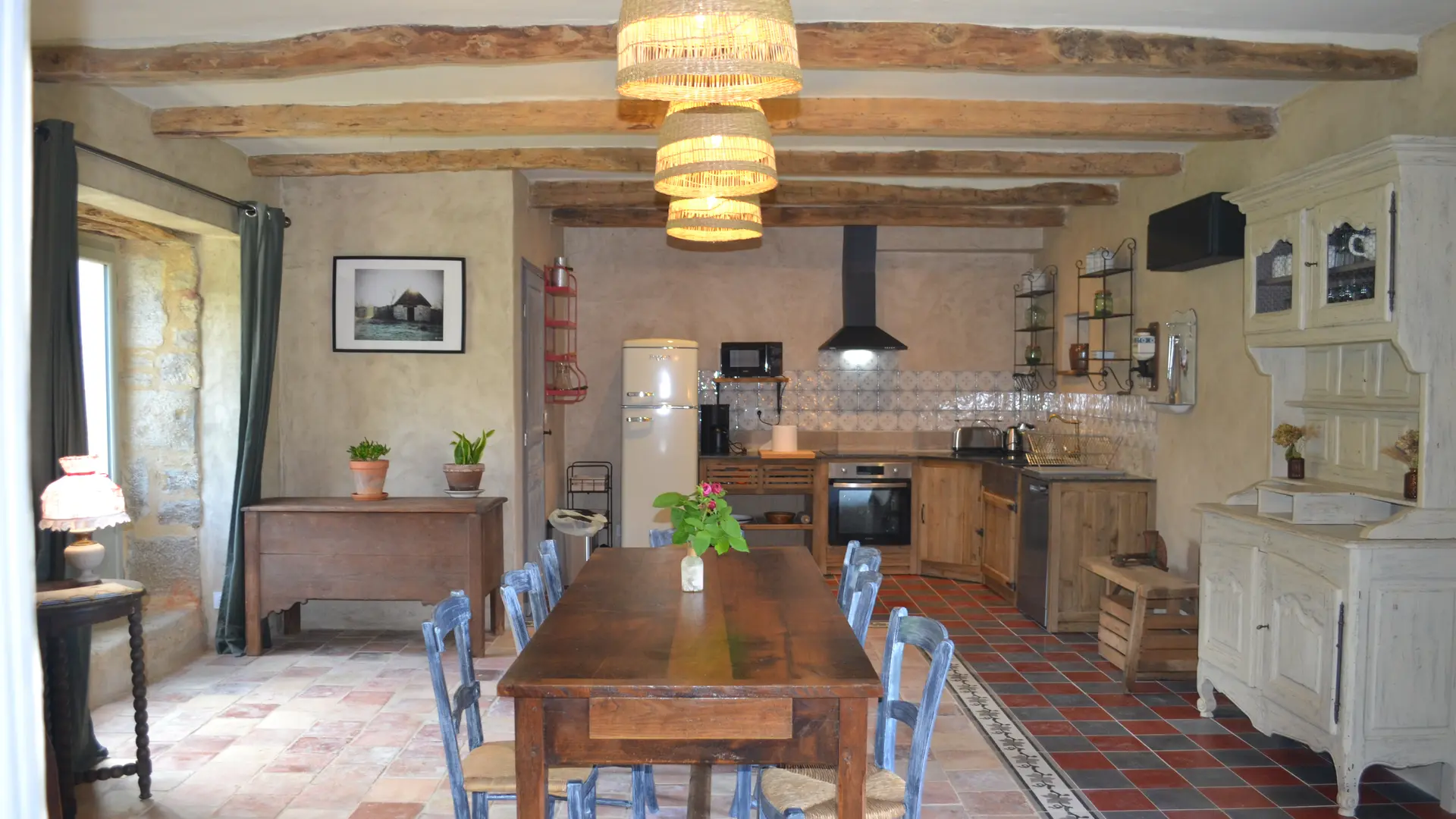 salle à manger et cuisine