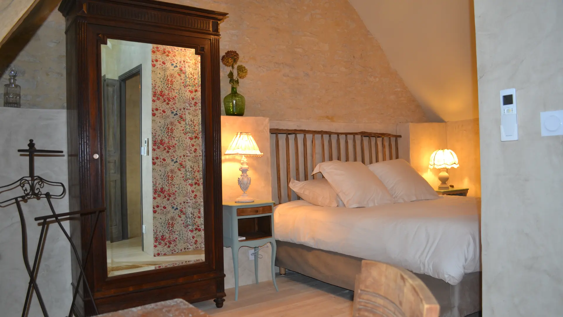 chambre avec 1 lit 180*200