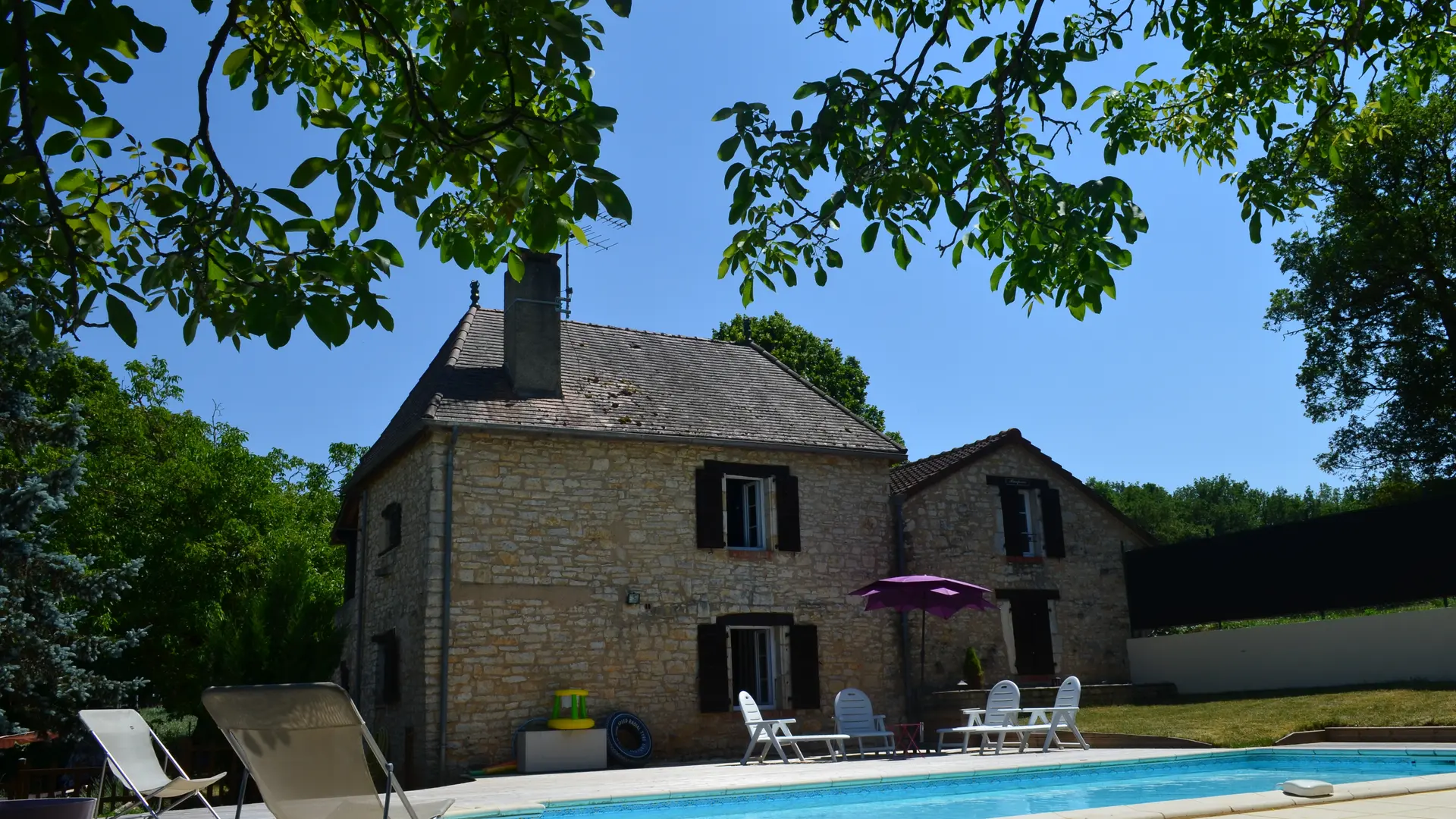 Plage de la piscine