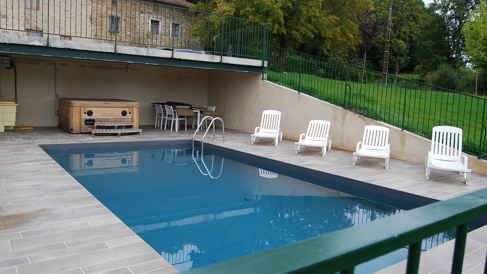 Piscine avec SPA le tout privé