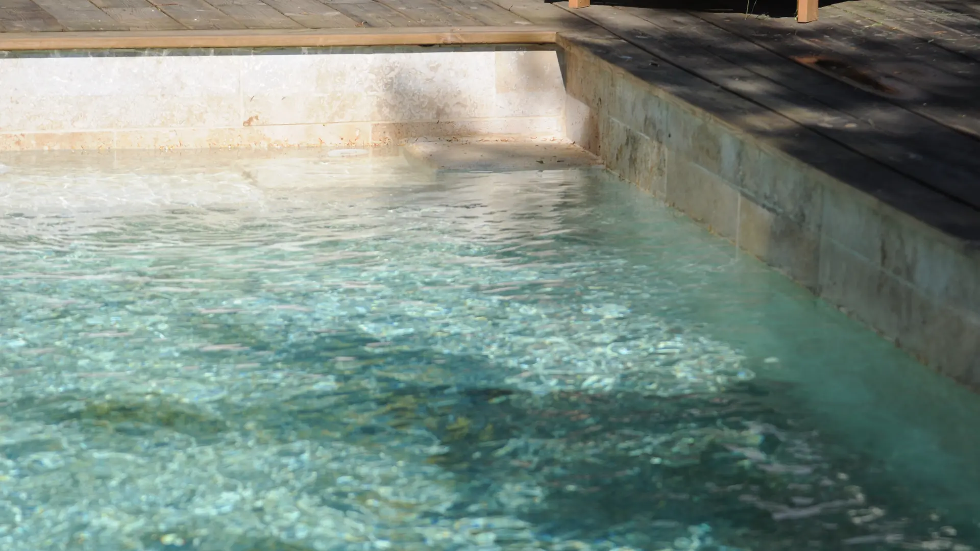 Piscine en travertin