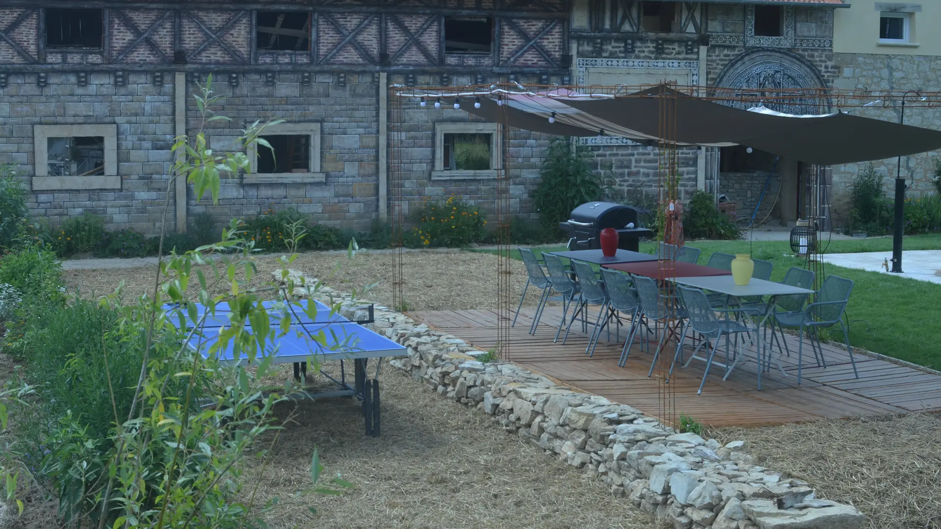 LA TABLE DE PING PONG