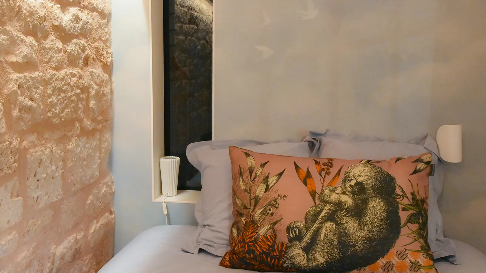 Chambre 1 Espace de 6m² Lit Queen Size 160 x 200 cm  Literie prestige référence