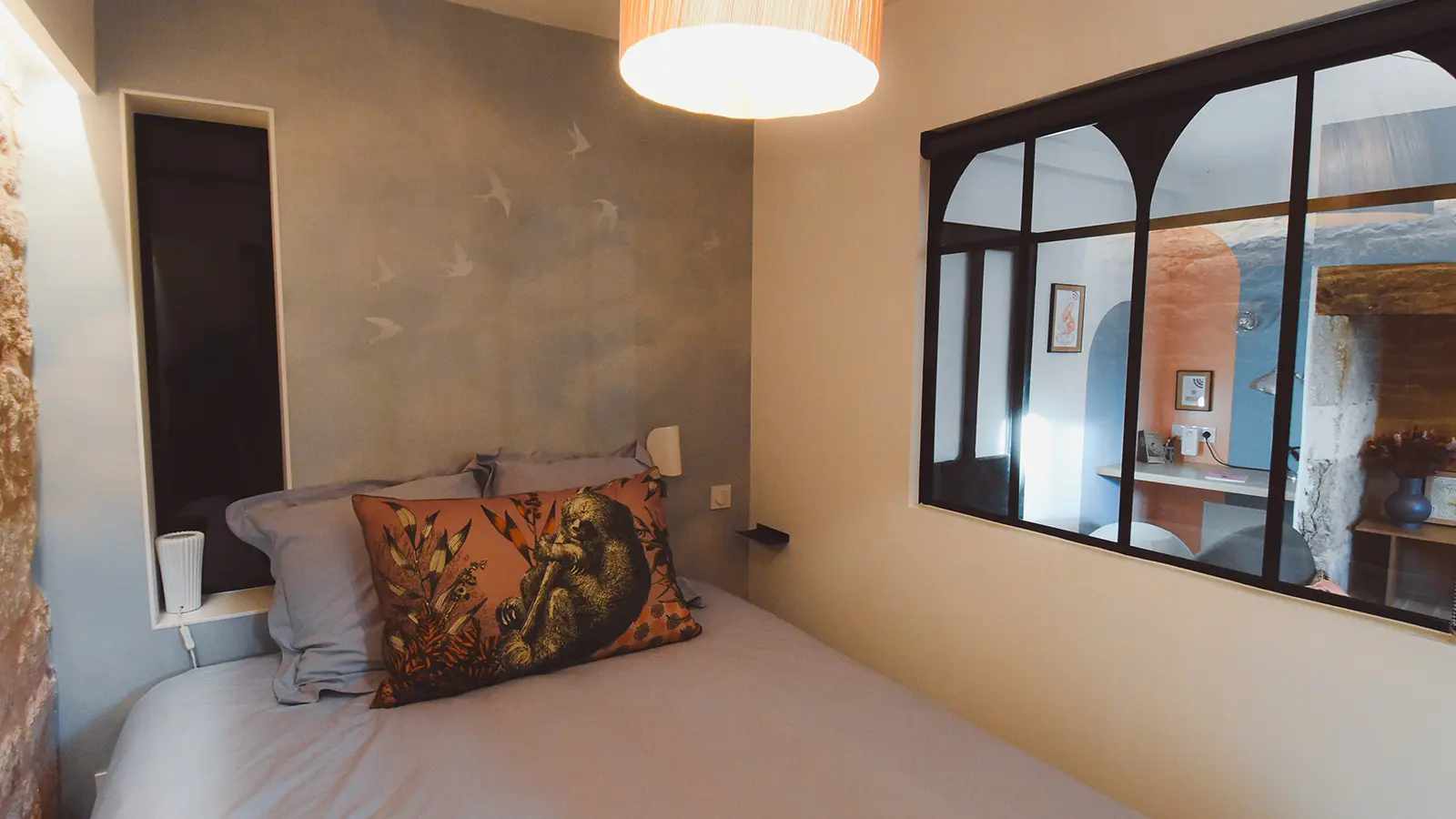 Chambre 1 Espace de 6m² Lit Queen Size 160 x 200 cm  Literie prestige référence