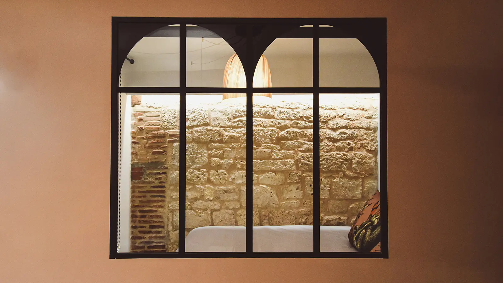 Chambre 1 Espace de 6m² Lit Queen Size 160 x 200 cm  Literie prestige référence