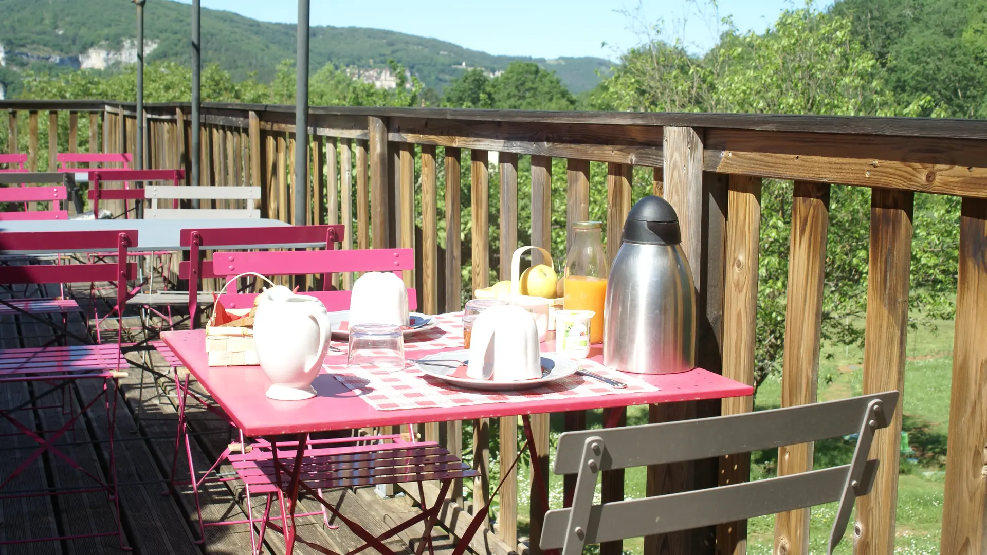 Petit dejeuner sur la terrasse