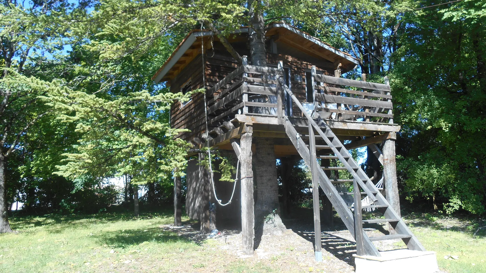 En complément, cabane sur pilotis pour deux personnes suplémentaires