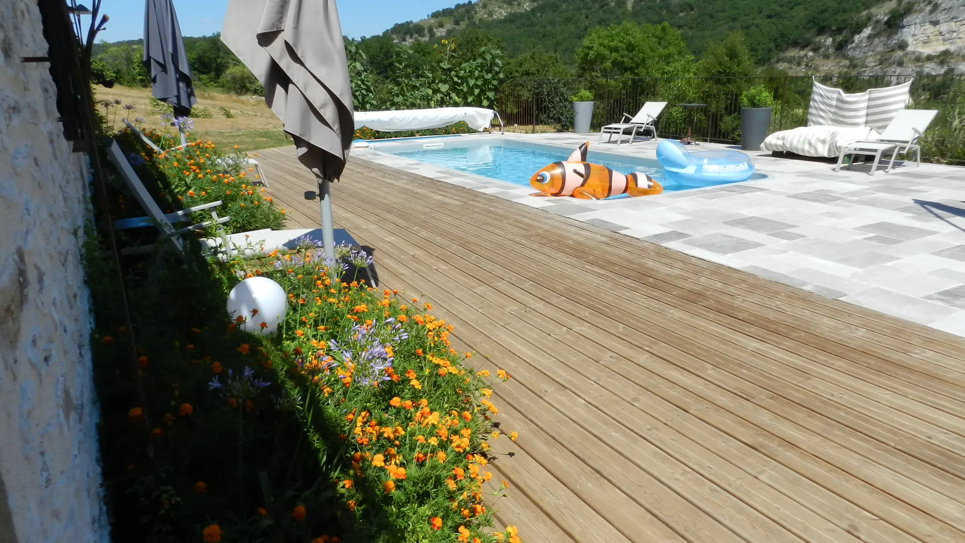 Terrasse piscine et vue