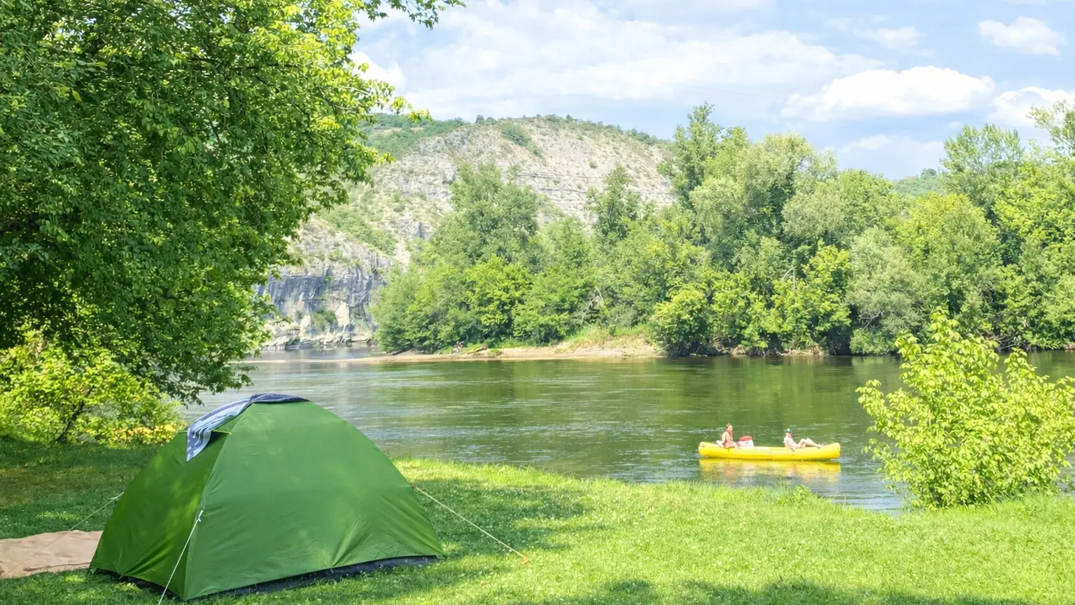 Emplacement tente - Bord de riviere