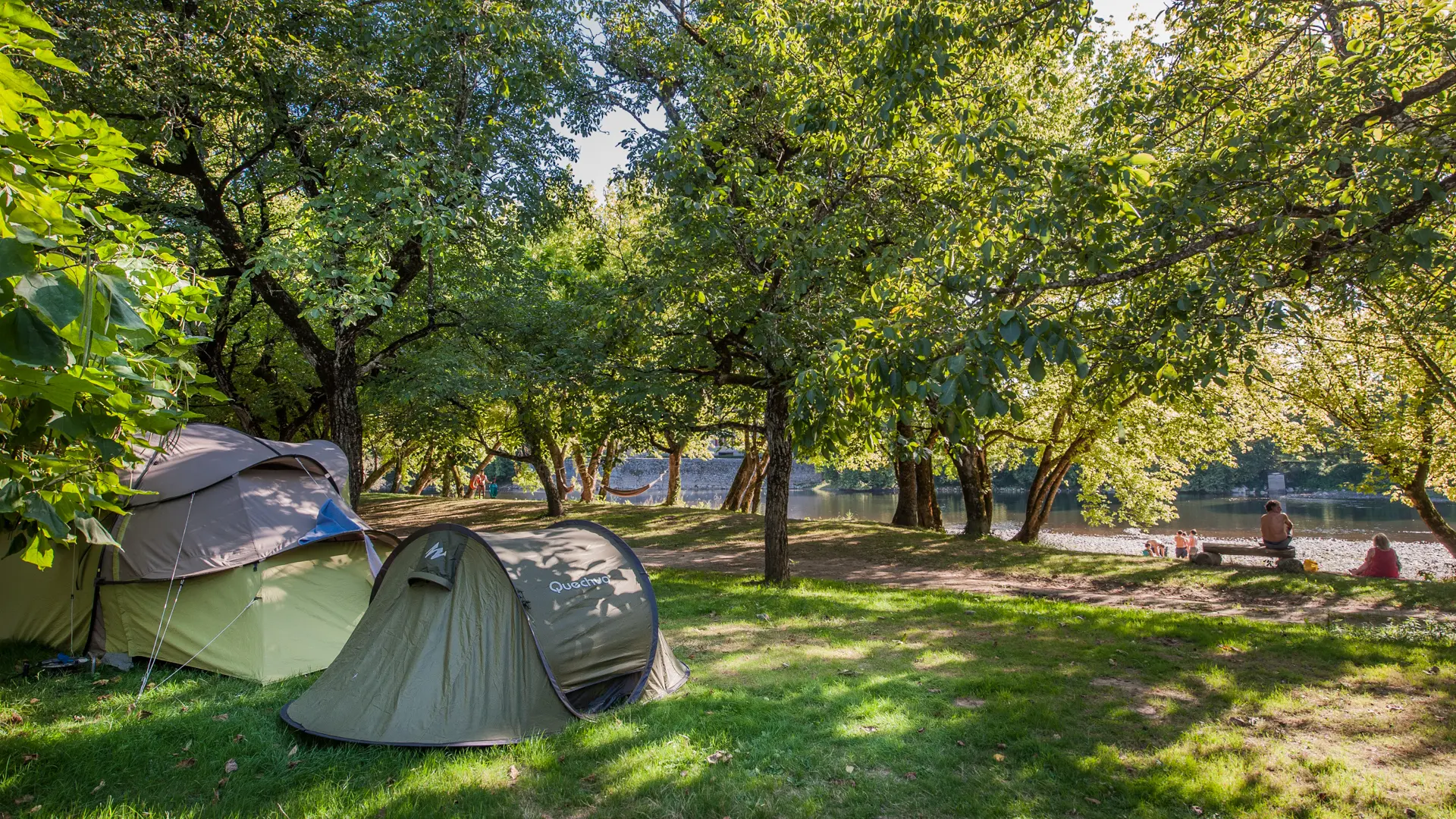 Emplacement tente - camping du Port, Creysse © Lot Tourisme - C. ORY