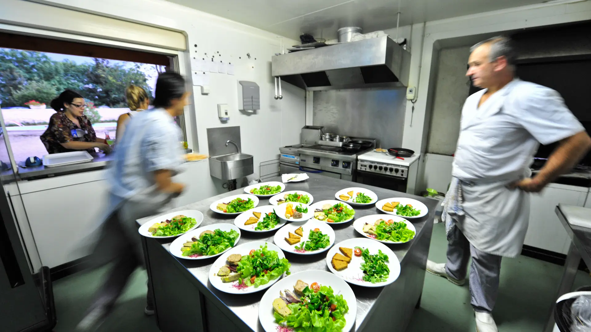 En cuisine - Ferme-Auberge de la Veillée Gourmande_10 © Lot Tourisme - C. ORY