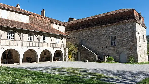 Espagnac St Eulalie - Gite_exterieur - cour du prieuré