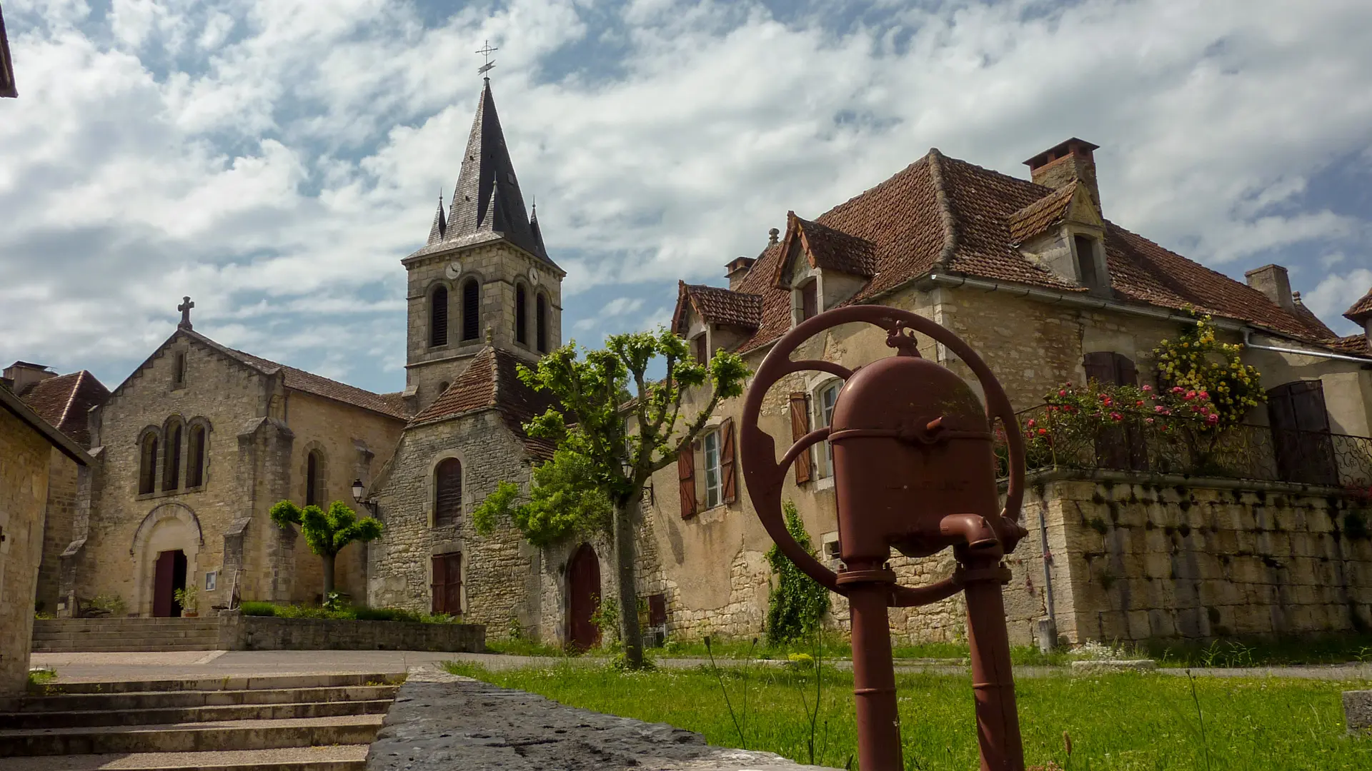 Espédaillac - Place de l'église_12 © Lot Tourisme - C. Sanchez