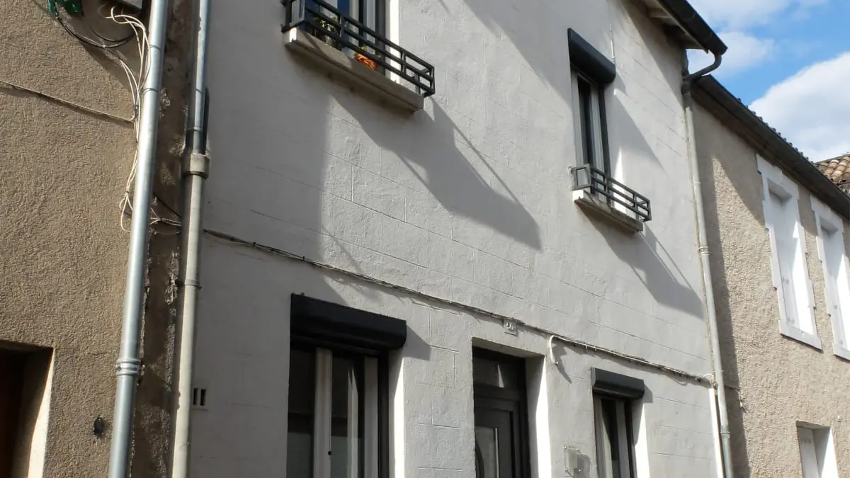 Etoile flamboyante façade