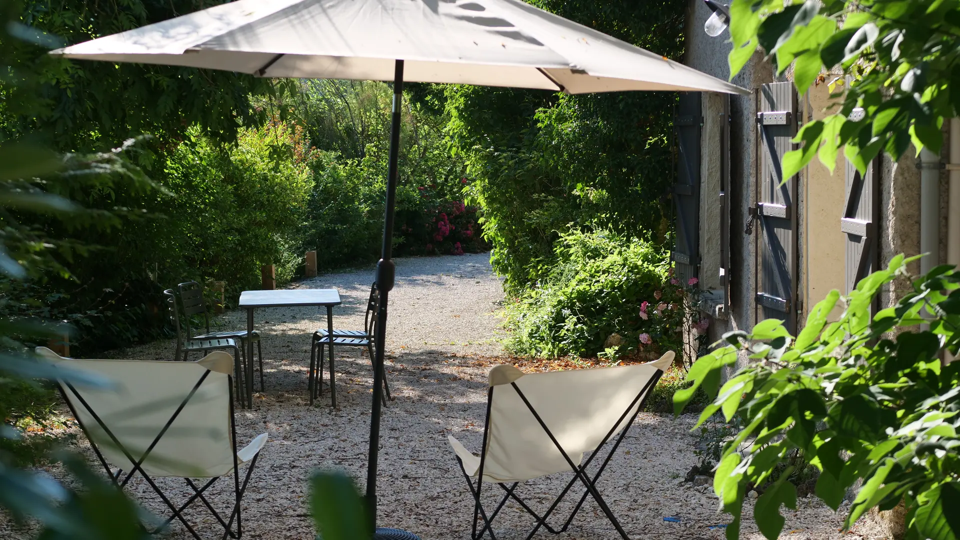 Extérieur L'Acolyte