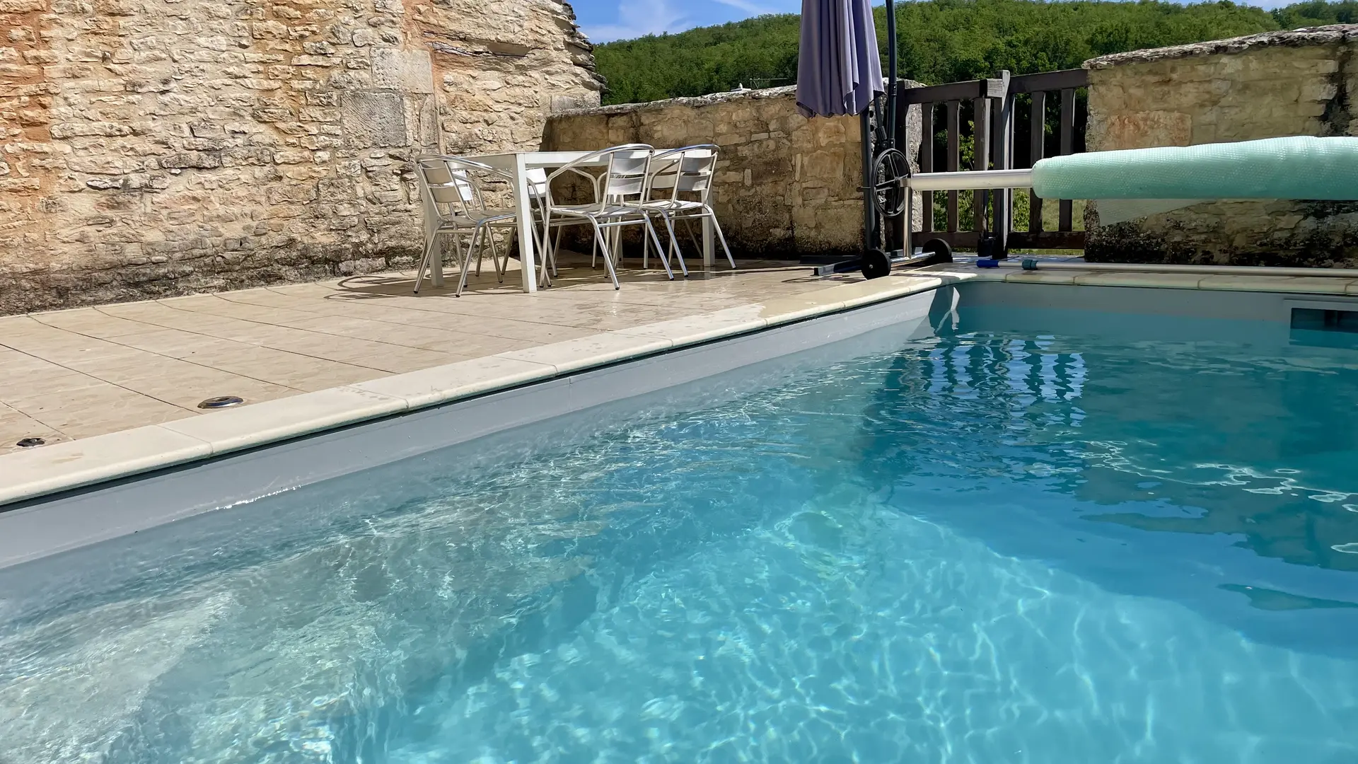 Extérieur terrasse et piscine