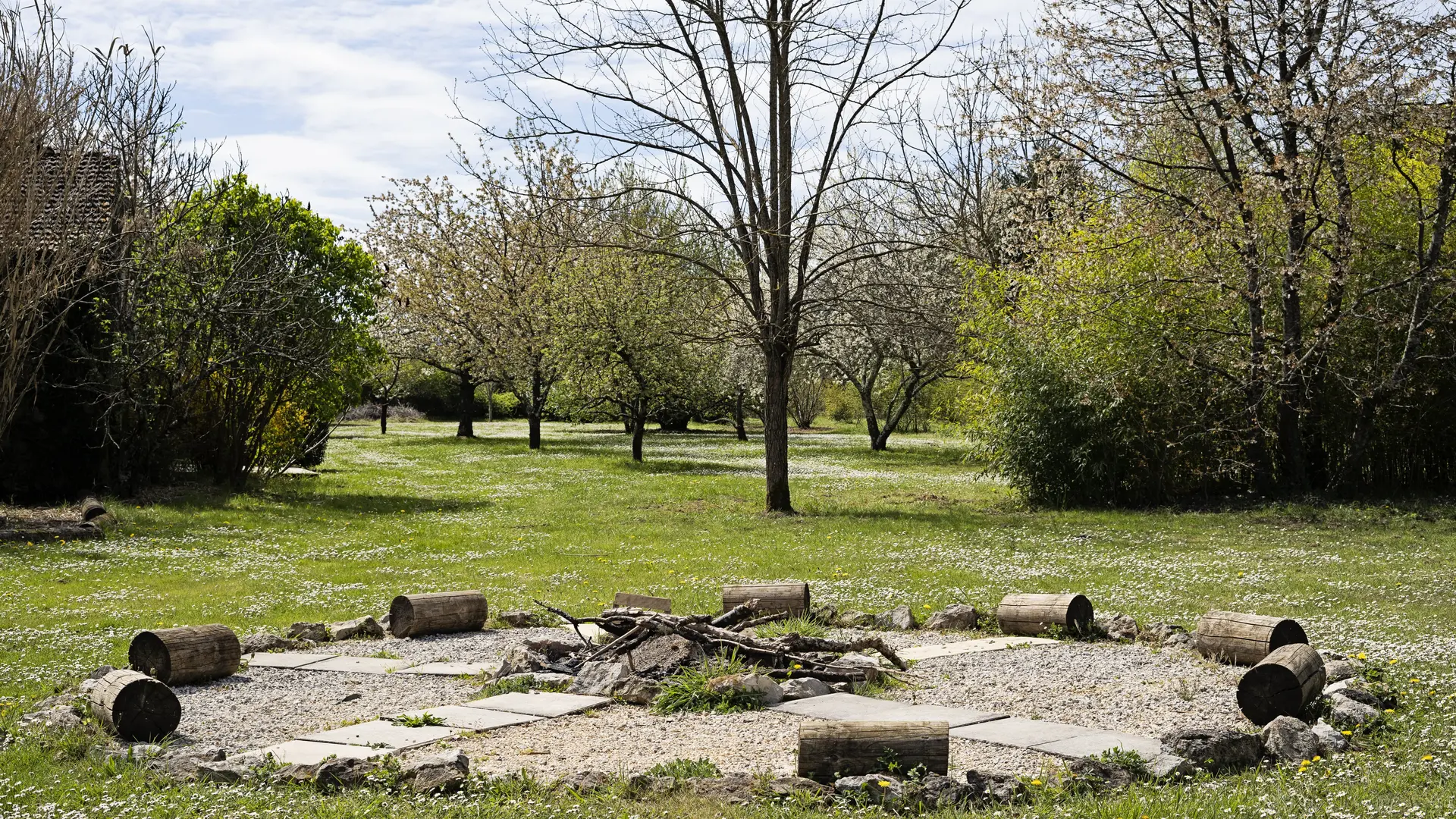 FEU DE CAMP