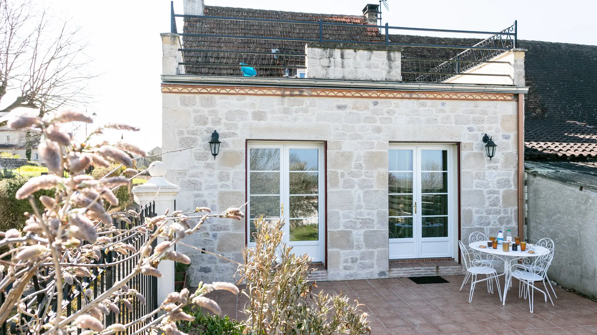 Façade arrière 2 terrasses et jardin