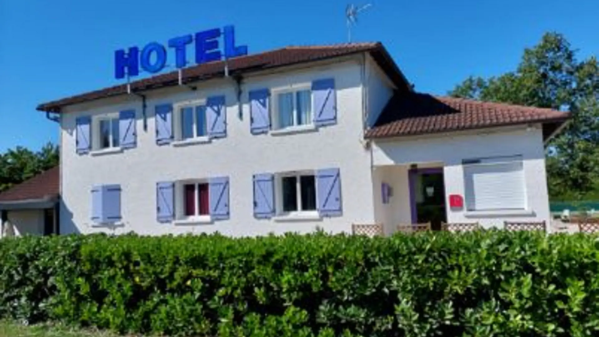 Facade hotel 2023