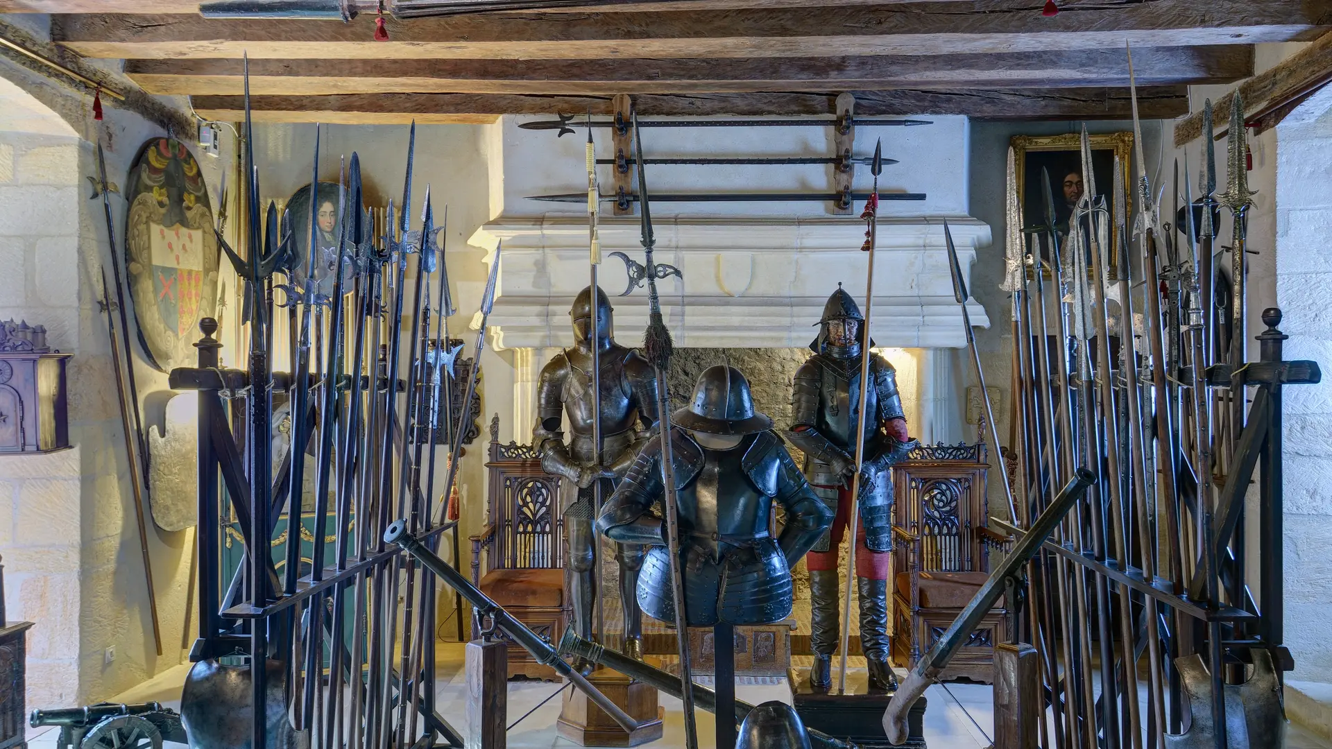 Fenelon cabinet armes