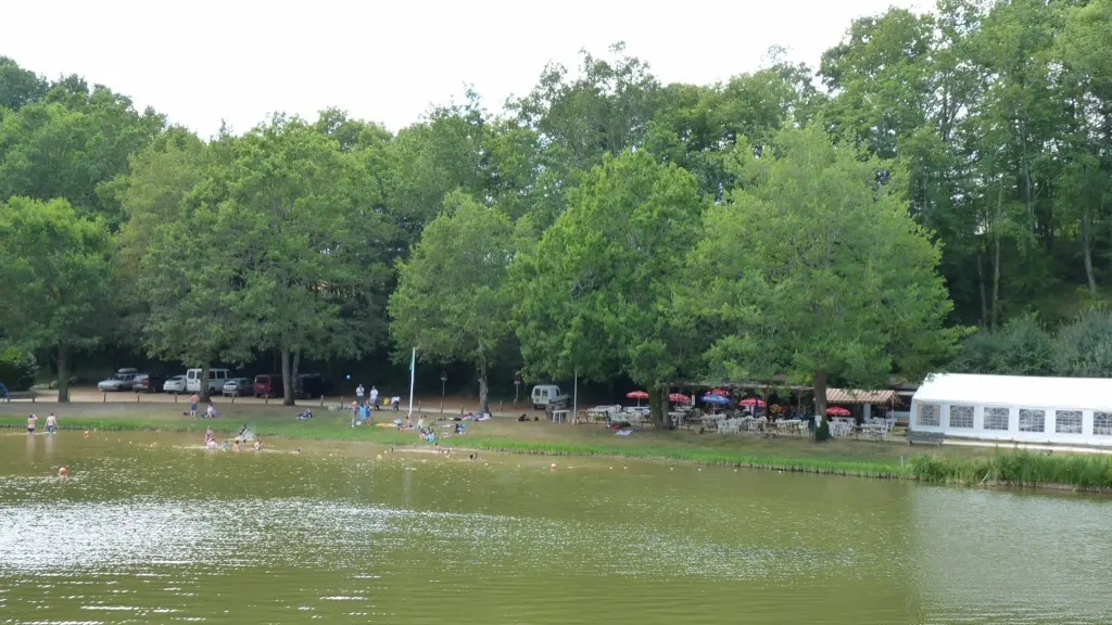 Baignade au plan d'eau de Frayssinet le Gélat