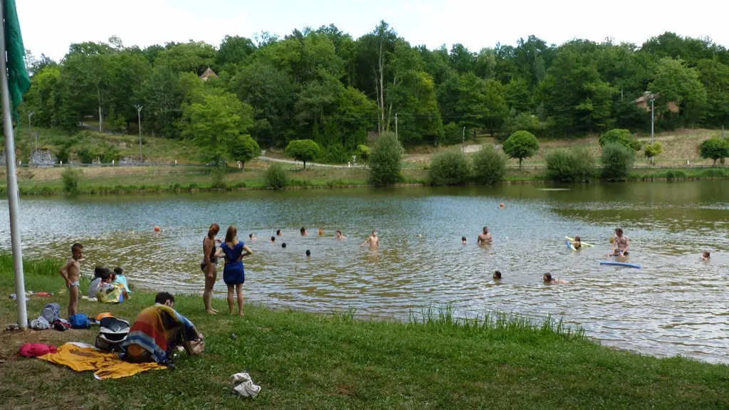 Baignade au plan d'eau de Frayssinet le Gélat