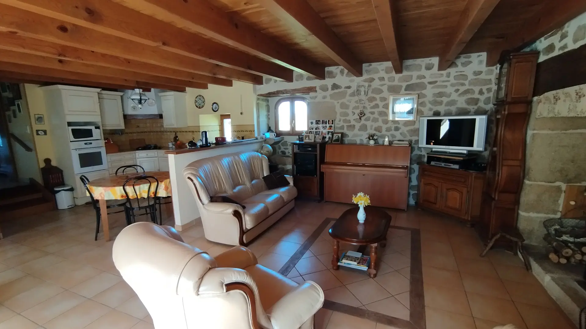 Ferme Gleinadin - salon cuisine