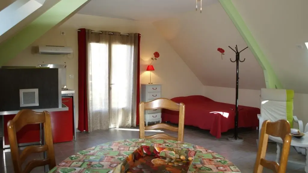 GITE LA VIGNE DU CAUSSE-St Julien Maumont - Samme a manger