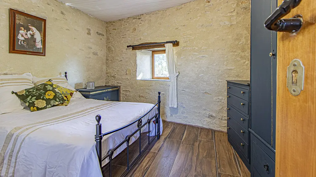 Cottage bedroom