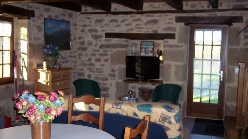 Gite-Bernical-Lanteuil_salon