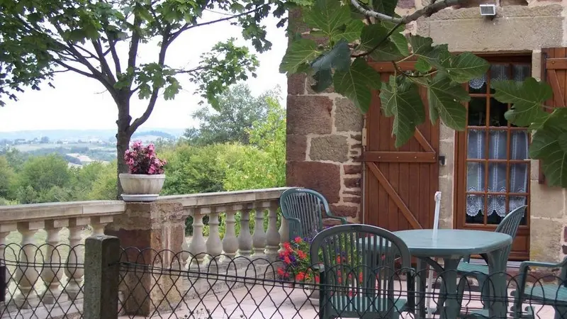 Gite-Bernical-Lanteuil_terrasse