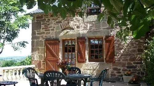 Gite-Bernical-Lanteuil_terrasse1