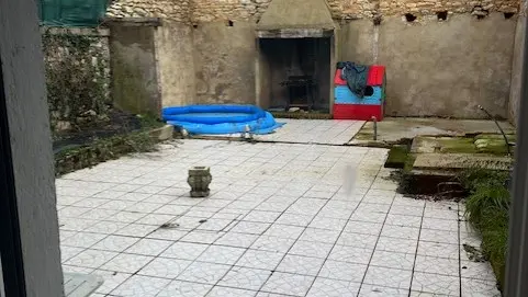 Cours en travaux mais accessible