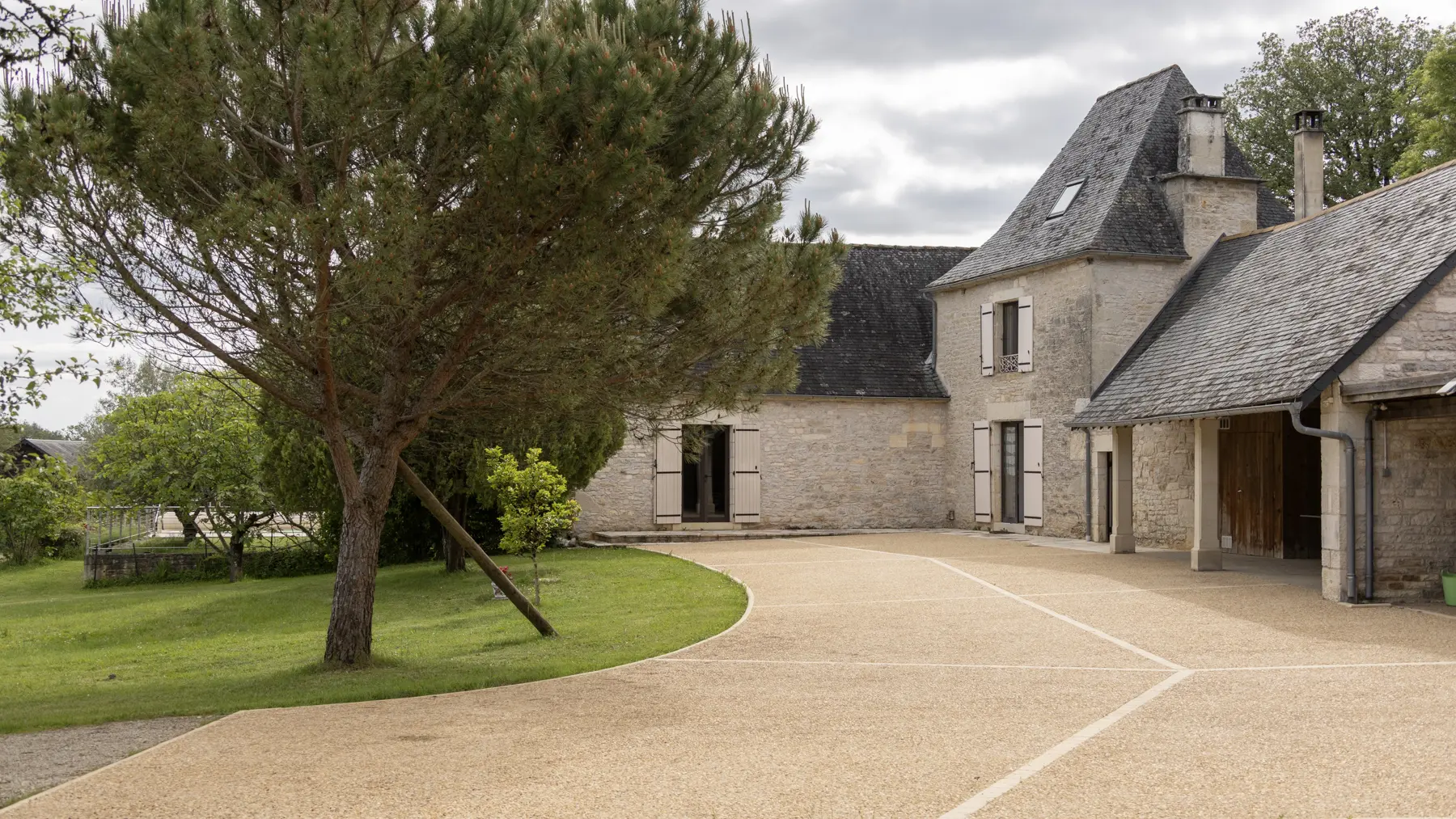 Gîte-La-Maison-des-Figuiers- parking