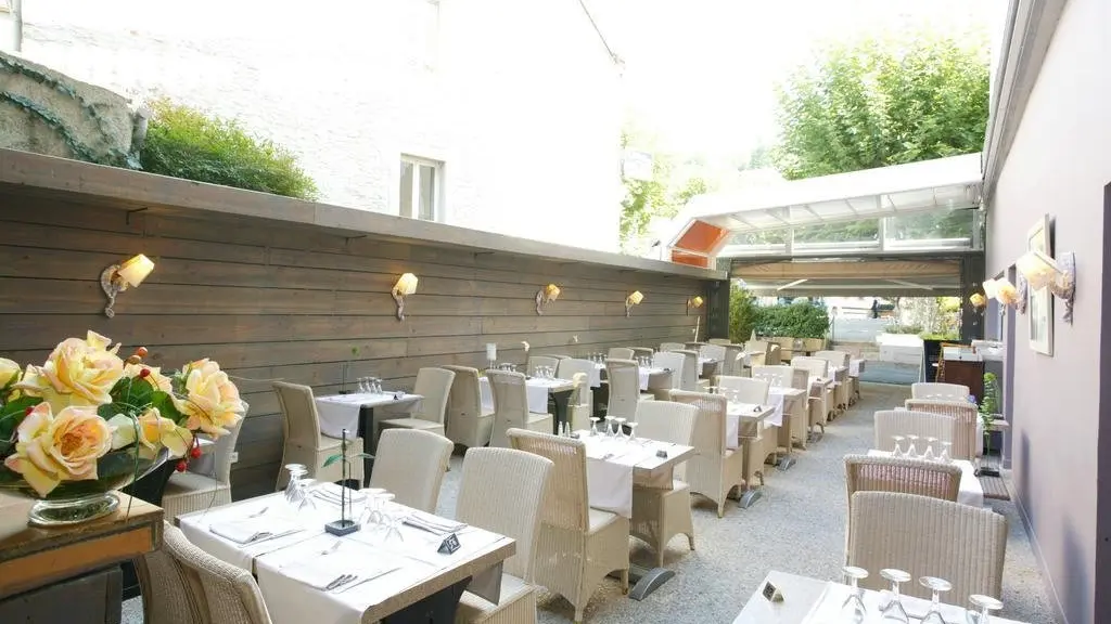 Grand-Hotel-De-Souillac-terrasse