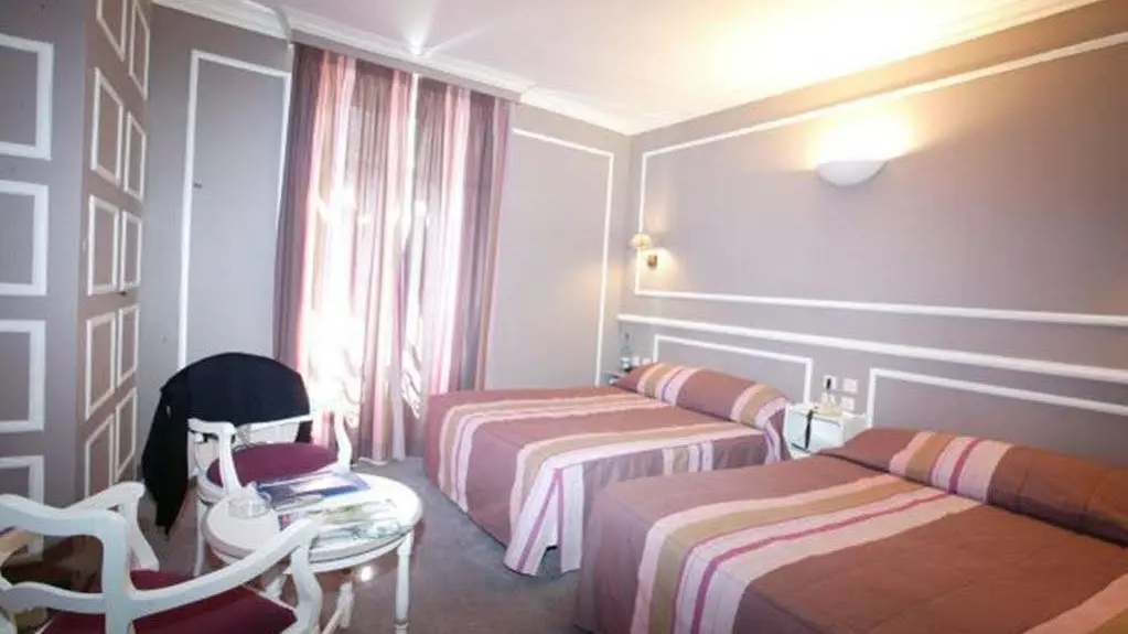 Grand-Hotel-De-Souillac-chambre familiale6