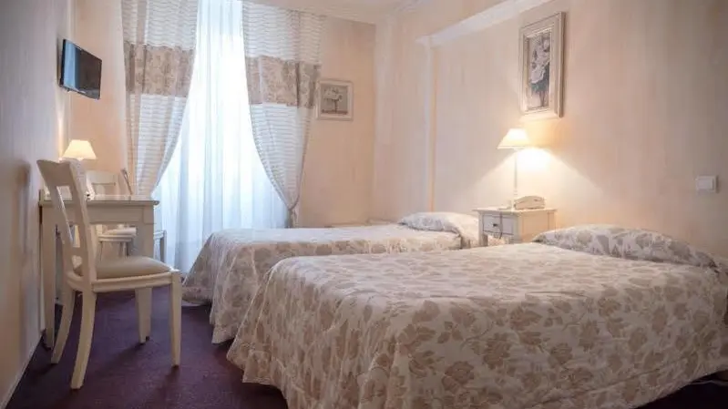 Grand-Hotel-De-Souillac-chambre familiale7