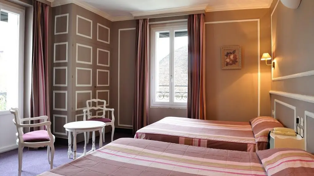 Grand-Hotel-De-Souillac-chambre familiale8