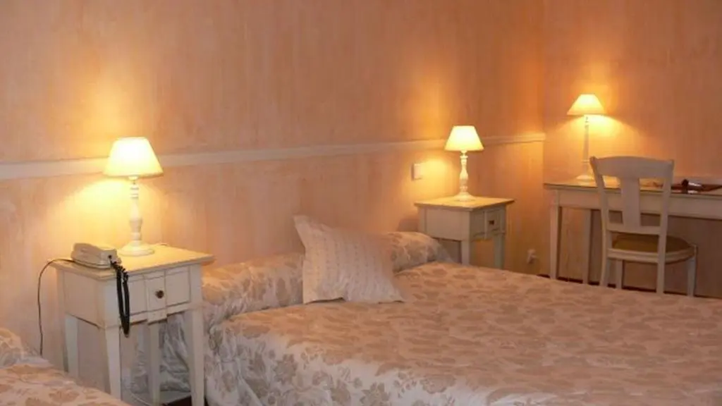 Grand-Hotel-De-Souillac-chambre