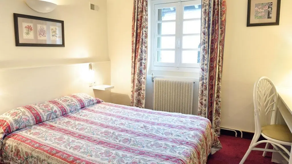 Grand-Hotel-De-Souillac-chambre2