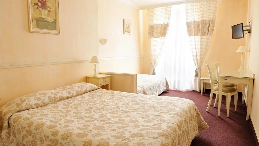 Grand-Hotel-De-Souillac-chambre3