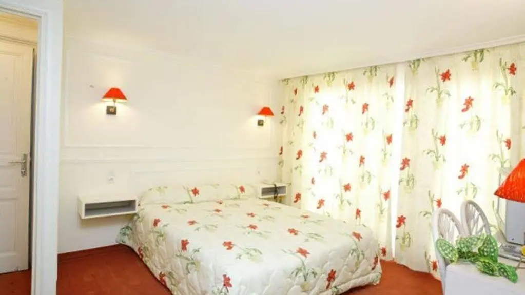 Grand-Hotel-De-Souillac-chambre5