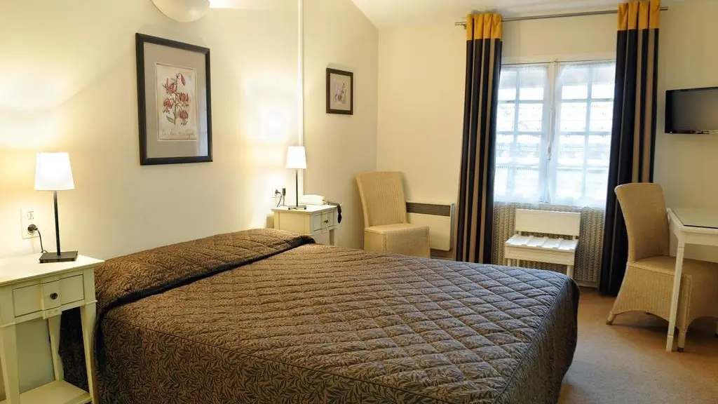 Grand-Hotel-De-Souillac-chambre6