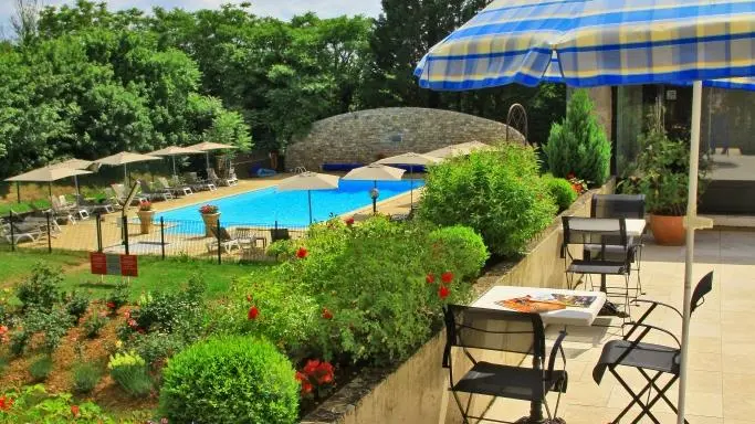 Hotel le Chateau-Rocamadour-Terrasse et piscine