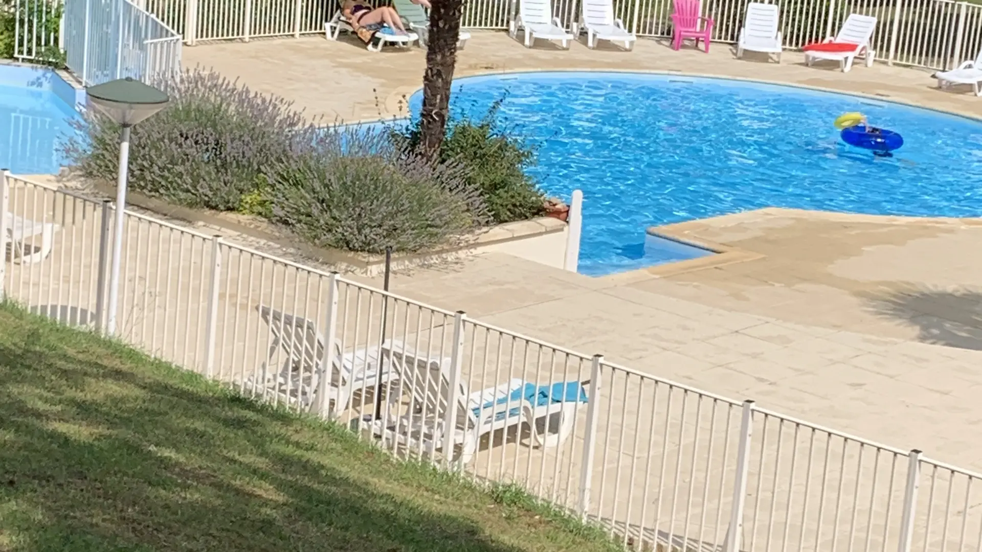 piscine du village du soleil, en libre accès du 15/06 au 15/09